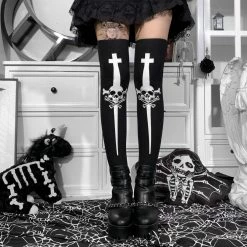 Yoursblack Dark Skull Cross Socks