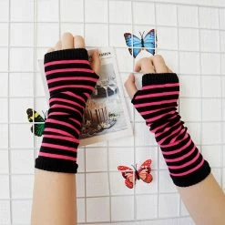 Yoursblack Striped Gloves