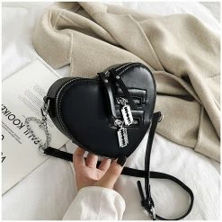 Yoursblack Bags Gothic Heart Shaped Blade Zipper Chain Bag 8 Yoursblack Bags Gothic Heart Shaped Blade Zipper Chain Bag