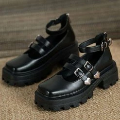Yoursblack NEWS Heart Chain Thick Bottom Shoes