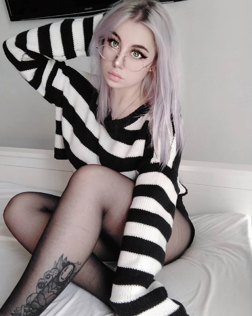 Yoursblack Black White Stripe Cropped Sweater Spring Sale 6 Yoursblack Black White Stripe Cropped Sweater Spring Sale